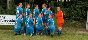 Vi har endelig fået gang i damefodbolden igen!
